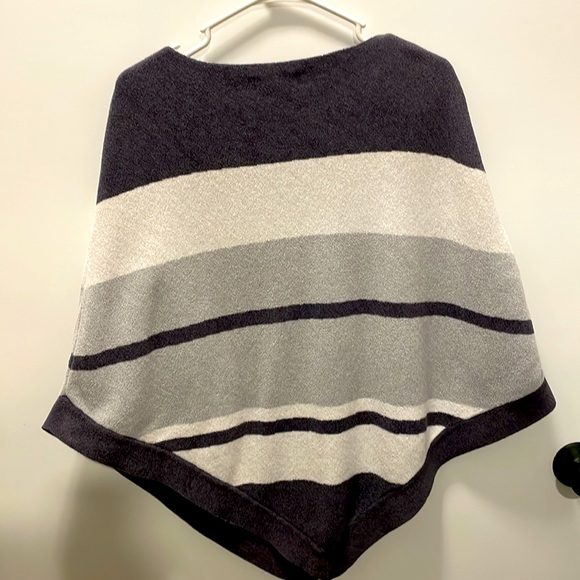 Barefoot Dreams pullover - Picture 3 of 3